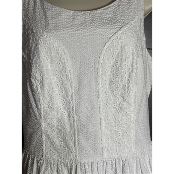 Lilly Pulitzer Size 8 White Eyelet Seersucker Dress Embroidered Pockets Cotton - Picture 4 of 11